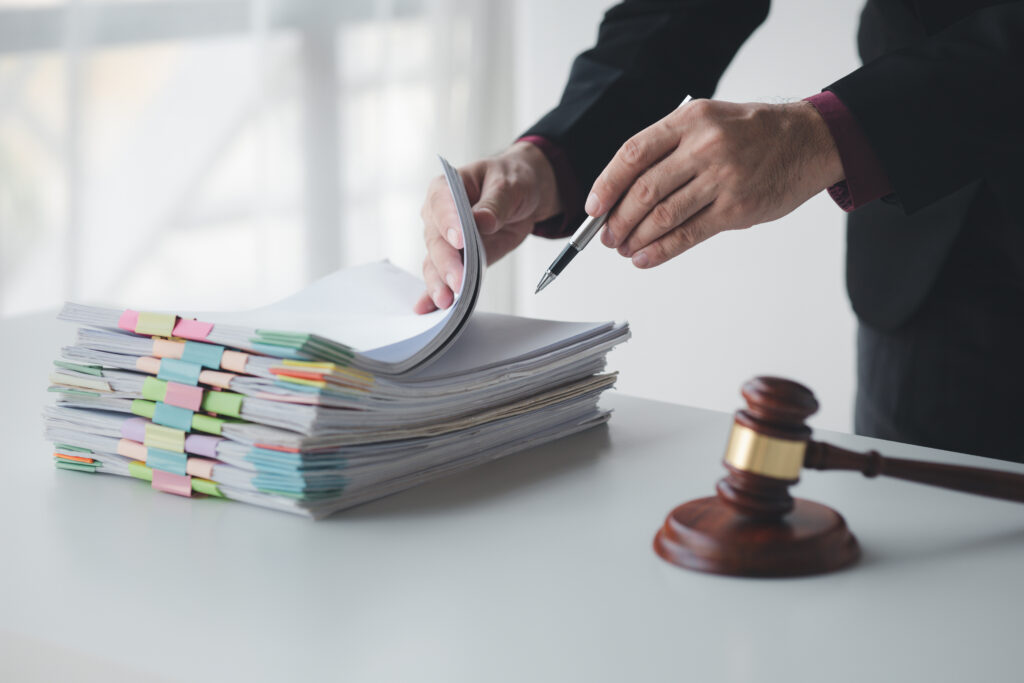 De olho na notícia: TJ/SP suspende liminar que obrigava o Estado de São Paulo a fornecer o aborto legal em casos de gravidez resultante do crime de violação sexual mediante fraude.