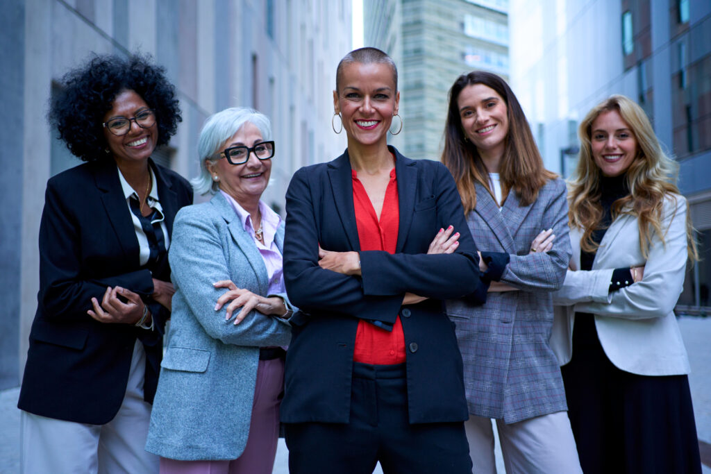 Do Empoderamento da Mulher: de Ivette Senise Ferreira (a primeira diretora da Faculdade de Direito da USP), Dilma Rousseff (a primeira presidente do Brasil), Janaina Paschoal (a mulher e pessoa mais votada da história da nação como parlamentar) e da Comandante Glauce Anselmo Cavalli, a primeira comandante-geral da PM-SP.